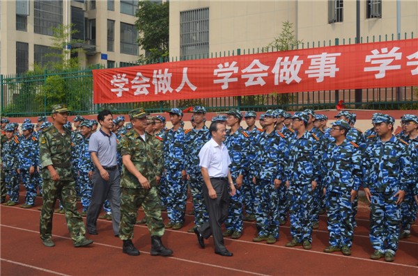 我校2014級新生軍訓(xùn)會操暨總結(jié)表彰大會圓滿結(jié)束